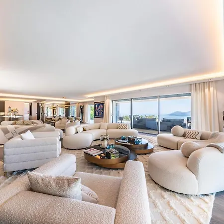 Magnificent In With Sea View Appartement