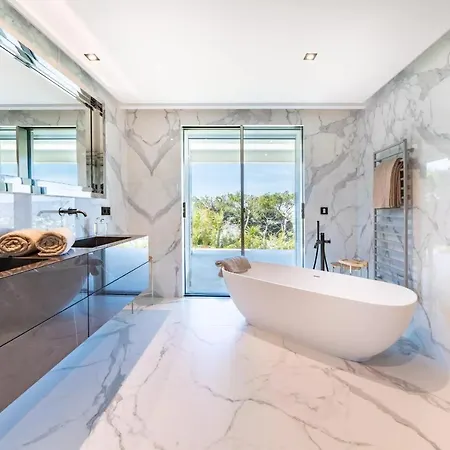 Magnificent In With Sea View Apartment *